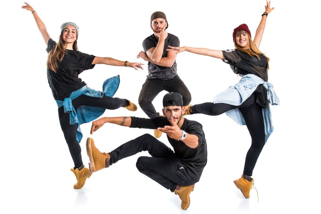 chicos bailando un flashmob